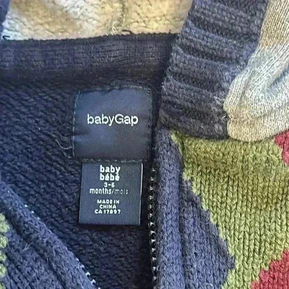 GAP - medium weight knit full zip hoodie. Size 3-6 months - Picture 2 of 3